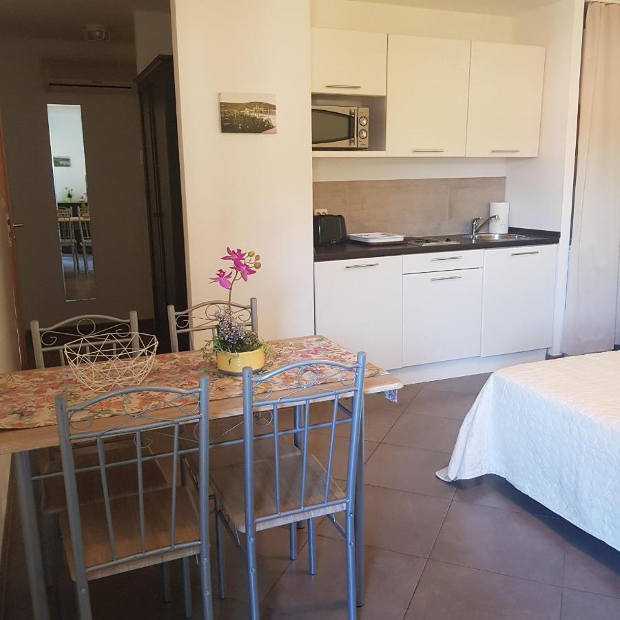 Apartmani Afrodita 수티반 외부 사진